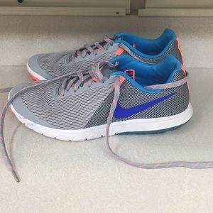 Women’s Nike used flex experience run5 size 8